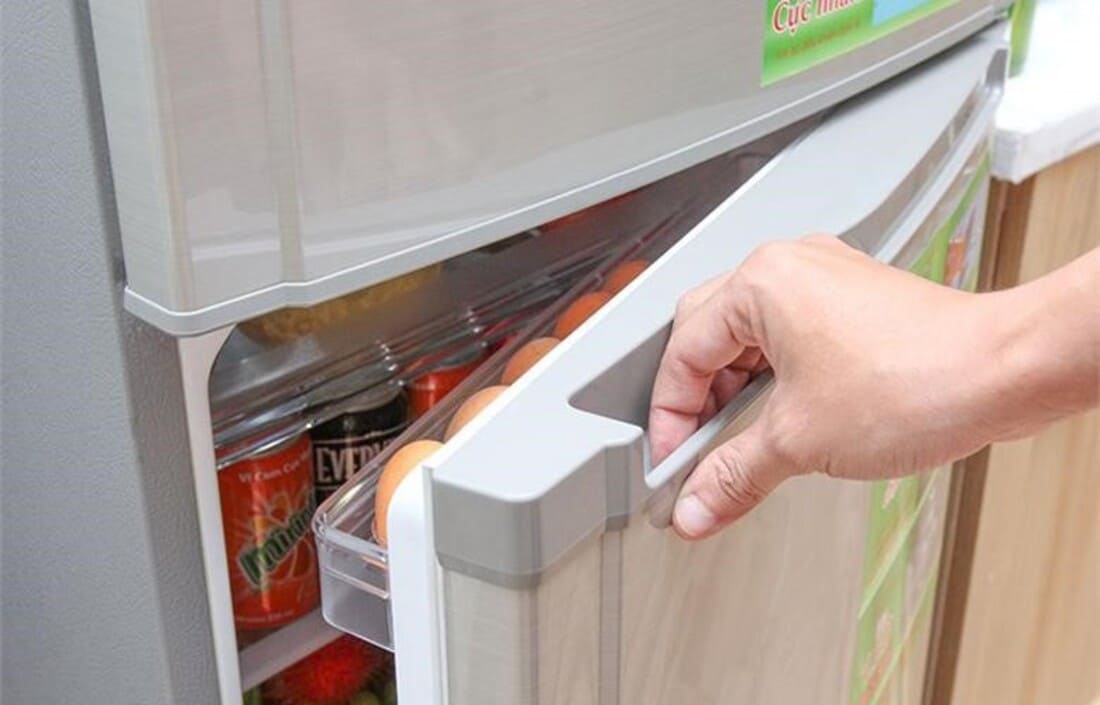 Bụi bẩn và cặn bã trong máy lạnh có thể làm cản trở dòng khí